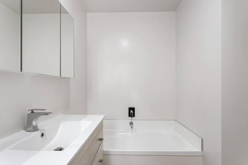 Convenient Urban Townhouse 2 Carparks Available Apartment Christchurch Exterior photo